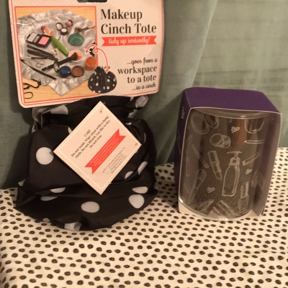 Make Up Cinch Tote & Brush Organizer - Picture 1 of 8